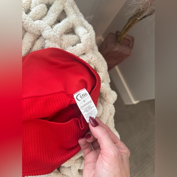 Women’s ribbed red ZYIA activewear shorts - Picture 4 of 5